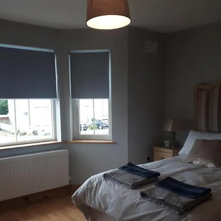 Manor Holiday Home-sleeps 8 Holiday home