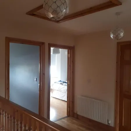 Manor Holiday Home-sleeps 8 Holiday home
