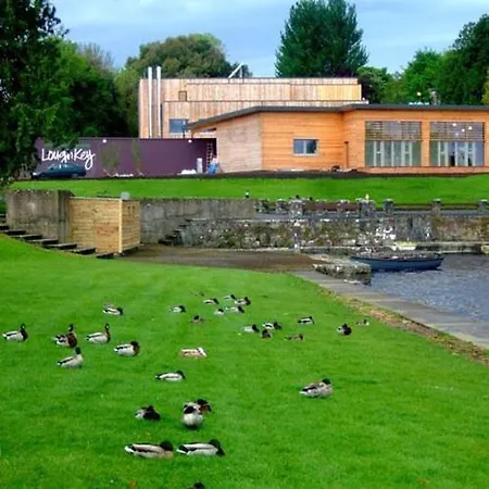 Manor Holiday Home-sleeps 8 Holiday home *