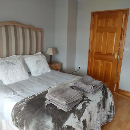 Manor Holiday Home-sleeps 8 * Manorhamilton